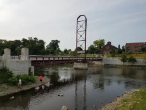 The Chicken Coop a Modern Riverfront Oasis 908