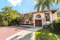 วิลลา ใกล้ มินิตาส พร้อม สระว่ายน้ำ และ เตาบาร์บีคิว ใน คาซา เด กัมโป โรงแรมใน