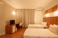 Central Park Hotel by Bourbon Hotel dekat Praca Italia