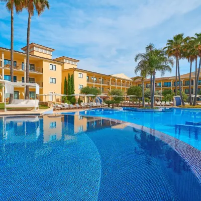 Cm Mallorca Palace - Only Adults Hoteles cerca de Sa Coma