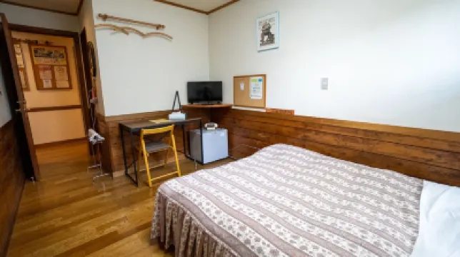 Pension and Log Cottage Hoshinoko Hotels near Sengataki Fall