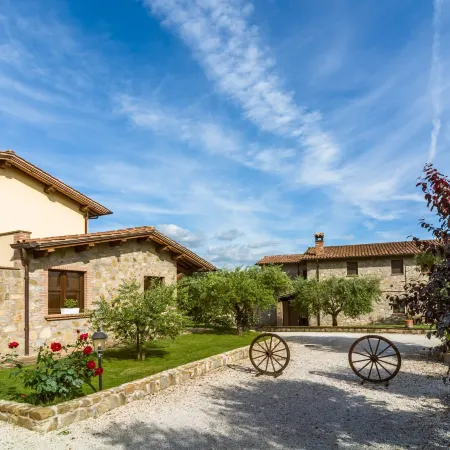 Farmhouse in Perugia with Hot Tub, Swimming Pool, Garden, BBQ