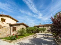 Farmhouse in Perugia with Hot Tub, Swimming Pool, Garden, BBQ