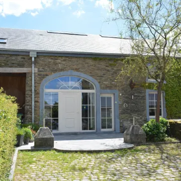 Villa with Hottub in Calm Area