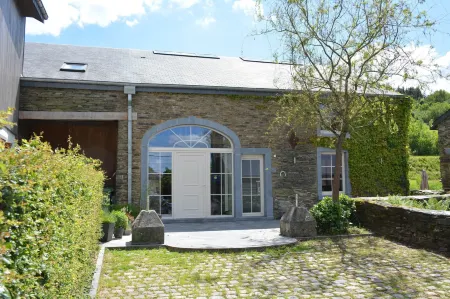 Villa with Hottub in Calm Area