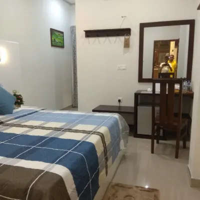 Diva Villa Transit Hotel Hotels near Gale Dewalaya