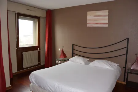 Hotel de La Gare Отели в г. Трессерв