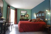 Mas de la Chapelle Hotels in Arles
