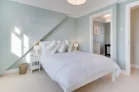 Super 5 Bedroom Family Friendly Retreat Rustington Hotels in Arun District