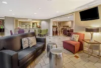 La Quinta Inn & Suites by Wyndham Miami Airport East