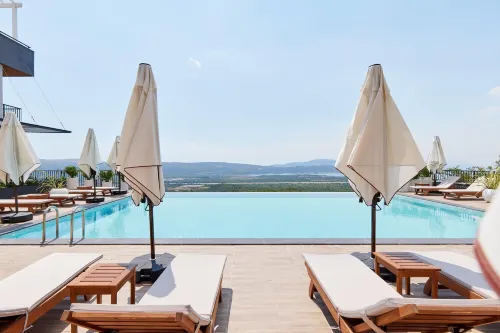 Bayview Hills Luxury Residences Hotels in Kavac