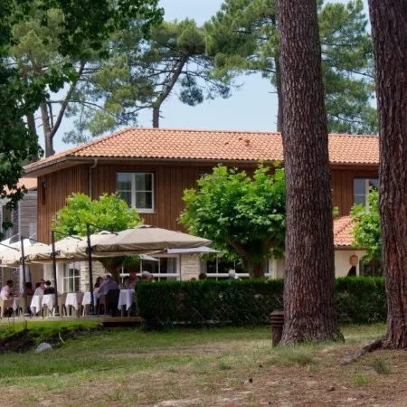 Hotel Au Bon Coin du Lac Отели в г. Мимизан