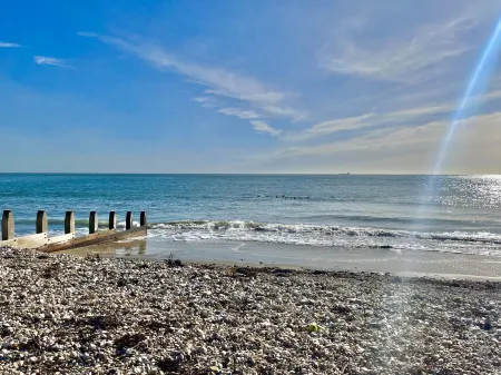 White Roses a Dog Friendly Retreat for Two Отели в г. Бембридж