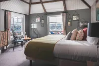 Chainlocker Hotels in Penryn