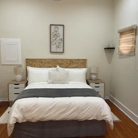 Contemporary 2 bed in Suburbs - 2081