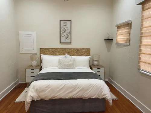 Contemporary 2 bed in Suburbs - 2081