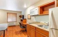 Extended Stay America Select Suites - Kansas City - Stadium Hotels in Sugar Creek