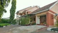 Cycad Entebbe Guest House Hotel a 