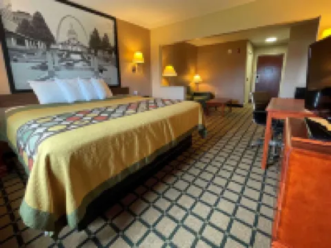 Super 8 by Wyndham Rolla ローラのホテル