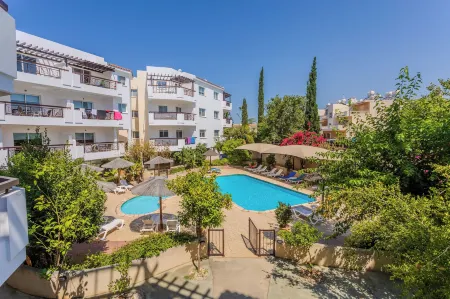 Artemis Cynthia Complex Отели в г. Пафос