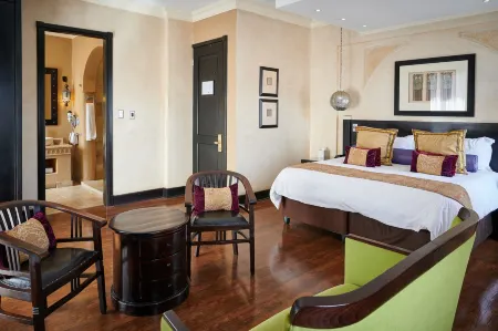 Tayfin Royale Hotel & Restaurant