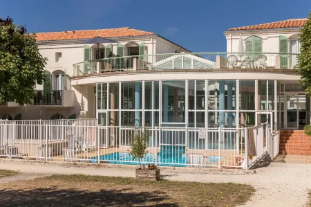 Résidence Pierre & Vacances le Palais des Gouverneurs Отели в г. Арс-ан-Ре