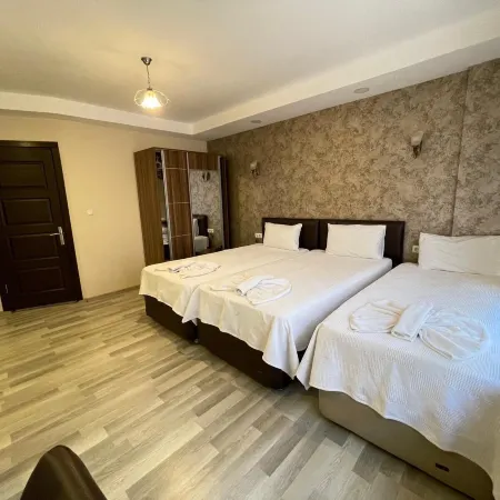 İkarus Hotel