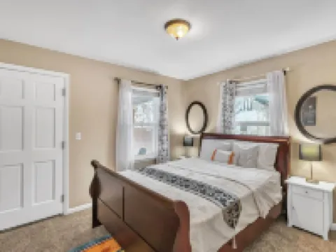 Lovely Pet Friendly Three Bedroom in Desirable Urbandale Location! 3 Home by Redawning Hotels in Wyoming