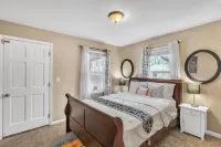 Lovely Pet Friendly Three Bedroom in Desirable Urbandale Location! 3 Home by Redawning Hotels in Wyoming