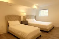 Beautiful new home - mins away from Washington DC The View of DC 주변 호텔