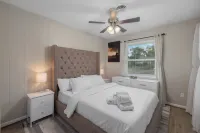 3-Bed Haven - 6 pple Hot tub, King bed, Pool & ping pong table, Grill, Fire pit