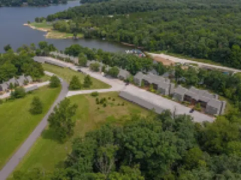 Studio Condo on the Water @ Innsbrook Hotels in Innsbrook