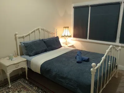Albert Road Cottage: Comfy, vintage home near water & town Hotels near Bunbury Regional Entertainment Centre (BREC)