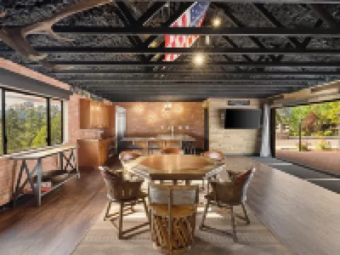 5 Acre Retreat w/ Pickleball, Hot Tub, Mountain Views & Private Theater. Hotels in Payson