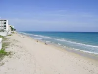 Flamingo Park w/ Private Heated Pool + 5 Min to Beach. Walk to Convention Center - Beach