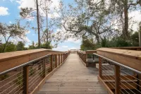 Stunning Views and Resort Amenities - Inviting Island Oasis