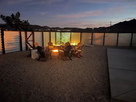 Luxury Desert Escape - Pool, Spa & Panoramic Views - 5 Min to J.T. Park Entrance Отели рядом с достопримечательностью «Bowladium»