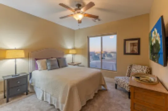 Stunning Mountain Views and Luxurious Pool Oasis - Elegant Retreat