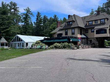 Cozy Fireplace and Pool Table - Charming Retreat
