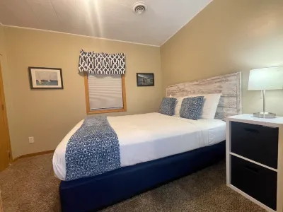 Steps from Beach and Lakefront Park - Charming Nautical Cottage Hotels in Huron