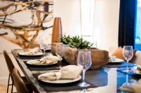 Heated Pool, Outdoor Kitchen and Putting Green - Stylish Oasis