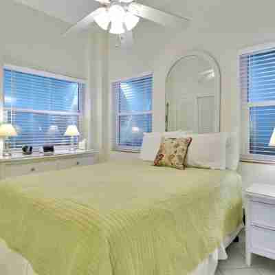 Gorgeous Dockage and Panoramic Bay Views - Luxurious Tropical Retreat Rooms