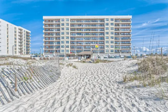 Gulf-Front Condo w/Shared Pool, Beach Access, Private Waterfront Balcony, & A/C Hotels in 