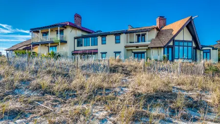 Spectacular Ocean Views and Beach Gear Rentals - Charming Oasis