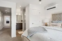 Heated Pool, Hot Tub and Pickleball Courts - Exquisite Townhome Retreat
