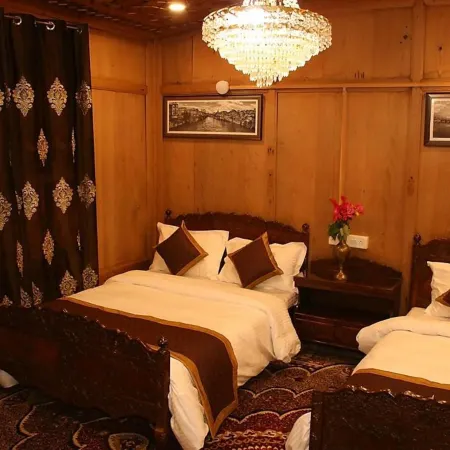 Peace of Mind Group of Houseboat