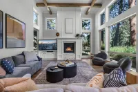 Luxury Home with Golf Course Views and Outdoor Dining - Stunning Retreat Hotels in Deschutes County