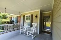 Doodlebug Cottage ~ Pool + Hot Tub Oasis + Close to I-95