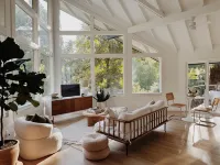 Charming A-Frame Retreat with Expansive Yard - Cozy and Modern Escape Snohomish County 호텔
