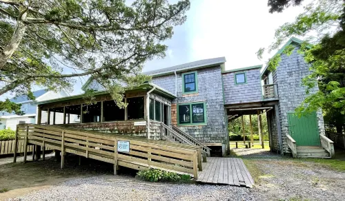 Charming Historic Cottage with Screened Porch - Quaint Coastal Retreat